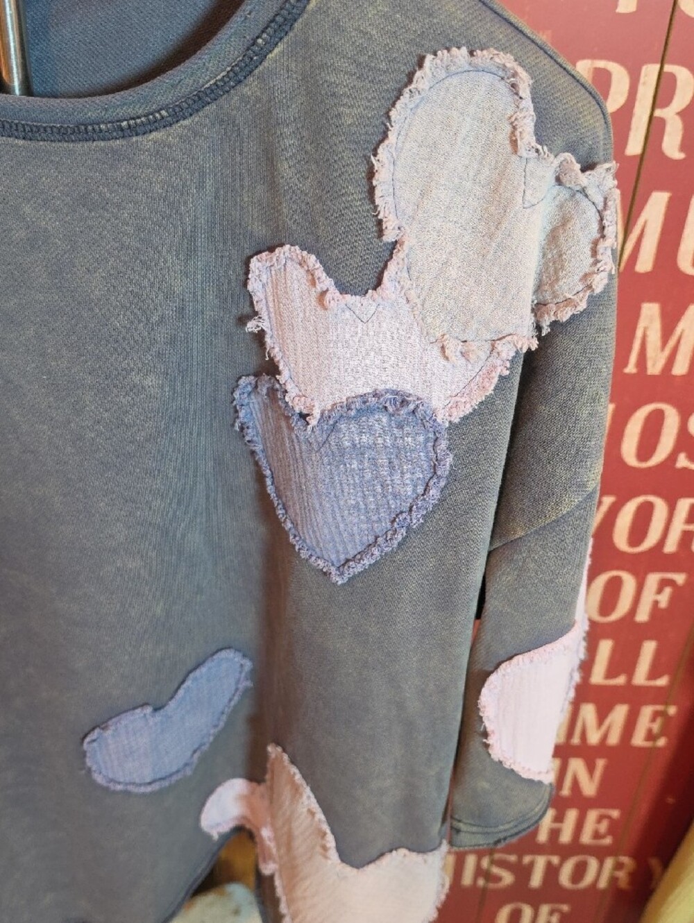 157p Oli & Hali Gray Short-Sleeve Tee with Pink & Lavender Heart Patches - Picture 3 of 9